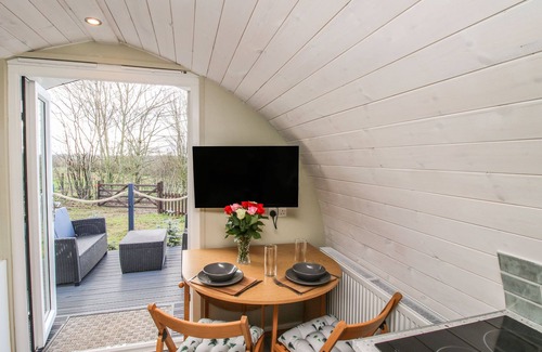 Lyth Hill Cottage | CHERRY POD 2, pet friendly, with a garden in Meole Brace