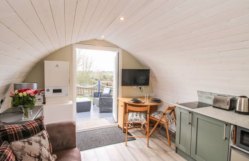 Lyth Hill Cottage | CHERRY POD 2, pet friendly, with a garden in Meole Brace