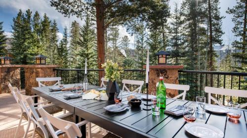 Historic District Villa | Cherry Ridge by AvantStay Incredible Mountain Mansion w Game Room Hot Tub Views
