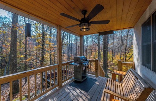 New Plymouth Cabin | Cherry Ridge Retreat - Oak Ridge Romantic Luxury Cabin with hot tub and massage chair movie room!