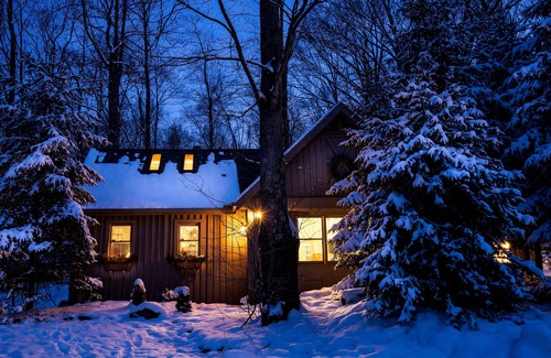 New Plymouth Cabin | Cherry Ridge Retreat's Boat House Sauna Cabin with hot tub and private dock