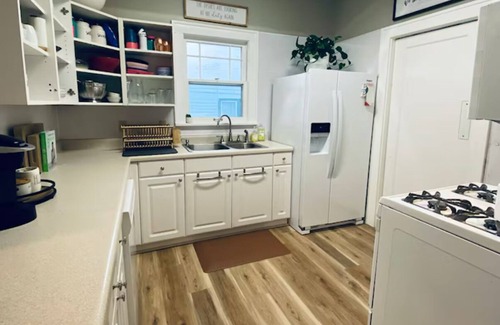 Cherry Street House | Cherry Street Bungalow- Walk to Everything!