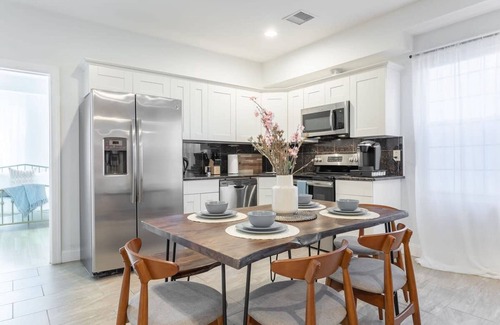 Chinatown Apartment | Cherry Suites 3BR Apt w W D Pool Table