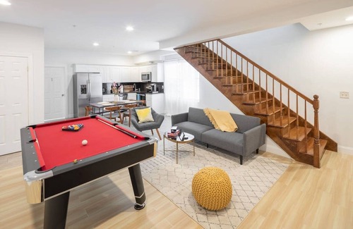 Chinatown Apartment | Cherry Suites 3BR Apt w W D Pool Table