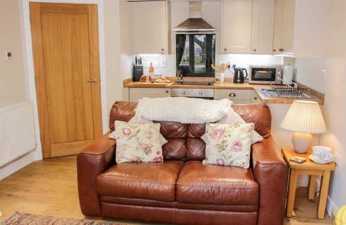 Stanton Upon Hine Heath Cottage | CHERRY TREE BARN, romantic, with a garden in Shawbury