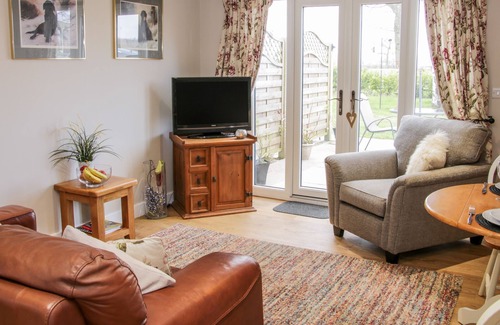 Stanton Upon Hine Heath Cottage | CHERRY TREE BARN, romantic, with a garden in Shawbury