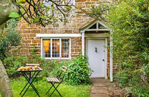 Eydon Apartment | Cherry Tree Cottage - 3 Bed Countryside Retreat!