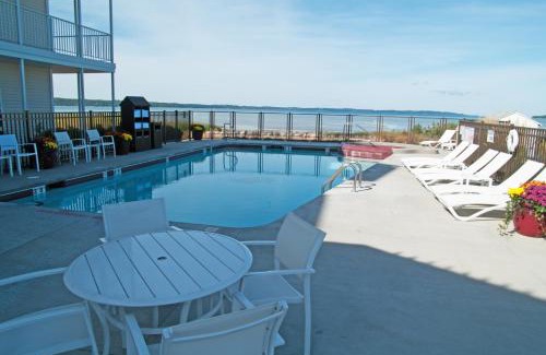Traverse City Hotel | Cherry Tree Inn & Suites