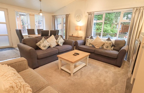 Troutbeck Bridge Cottage | CHERRY TREE LODGE, pet friendly, with a garden in Windermere