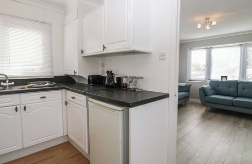 Kidlington Cottage | CHERRY TREE, pet friendly, with a garden in Kidlington