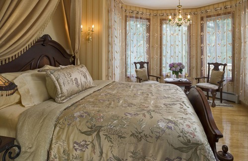 Stroudsburg Bed & Breakfast | Cherry Valley Manor Luxury Bed and Breakfast
