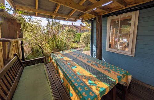 Hanham House | Cherry View House 3 Bed Garden Parking sleeps 8