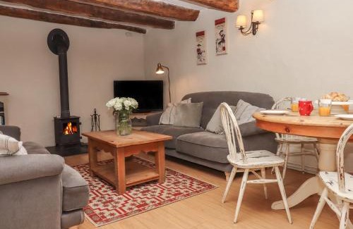 Broadwoodkelly House | Cherryblossom Cottage
