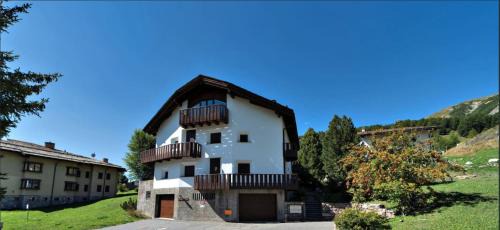 Celerina-Schlarigna Apartment | Chesa Piz Padella - Celerina