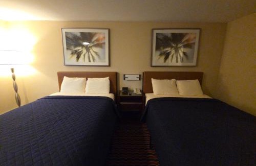 Chesaning Hotel | Chesaning INN & Suites