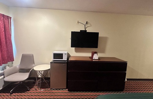 Chesaning Hotel | Chesaning Inn & Suites