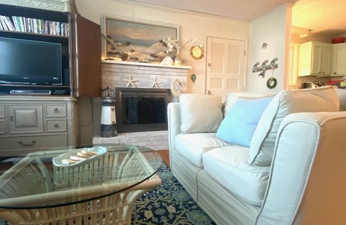 Reedville House | Chesapeake Bay Beach Cottage
