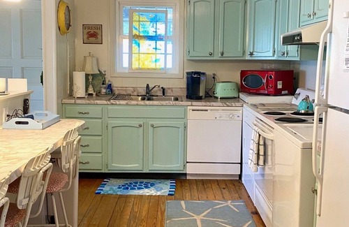 Reedville House | Chesapeake Bay Beach Cottage