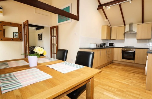 Tattenhall Cottage | CHESHIRE CHEESE COTTAGE, romantic, with hot tub in Tattenhall