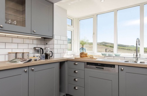 Littlebredy Apartment | Chesil Watch - sleeps 10 people