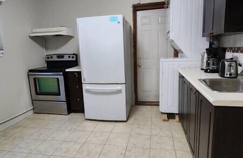 Winnipeg Apartment | Chesskings Guest House - Unit 1 Notredame Avenue