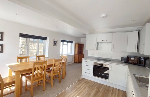 Castle Cary Apartment | Chesswood: newly renovated 2 Bedrm Apt + parking in Market Town of Castle Cary