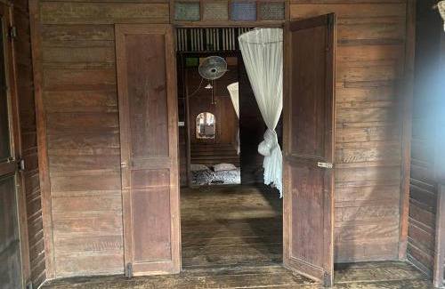 Wat Bowon Niwet House | Chest's Place