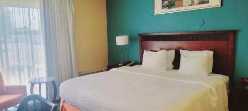 Sharonville Hotel | Chester Inn & Suites