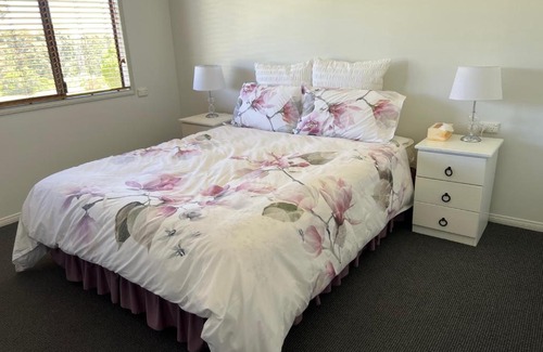 Merlwood House | Chesterfield Farm Stay - Private Room