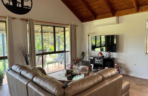 Merlwood House | Chesterfield Farm Stay - Private Room