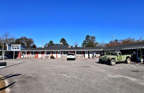 Chesterfield Hotel | Chesterfield Hotel by OYO Hwy 9