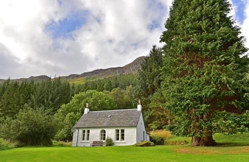 Loch Tay House | Chesthill House - traditional Scottish properties in stunning Glen Lyon