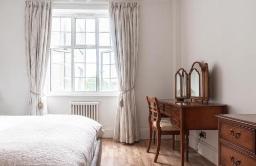 Kensington Apartment | Chestnut Blossom - 1 Bedroom in Kensington