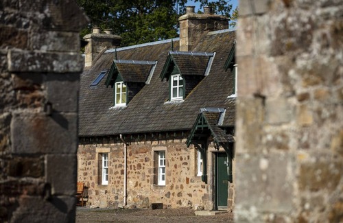 Gorebridge Cottage | Chestnut Cottage - a charming traditional stone cottage with 2 bedrooms on Arniston Estate