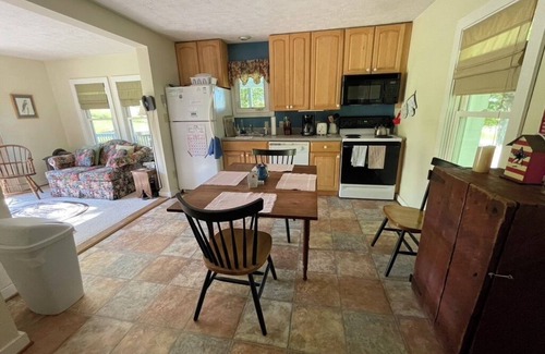 Harper House | Chestnut Cottage, Blue Grass VA