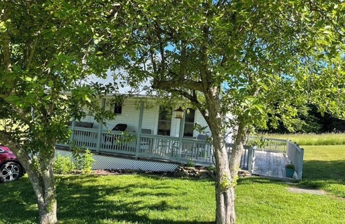 Harper House | Chestnut Cottage, Blue Grass VA