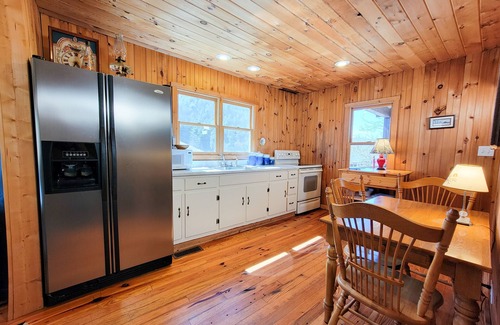 Lansing Cottage | Chestnut Cottage @ Old Orchard Creek Farm - Hiking, Views, Family Friendly