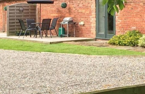 Ellesmere Cottage | CHESTNUT COTTAGE, pet friendly, with a garden in Ellesmere