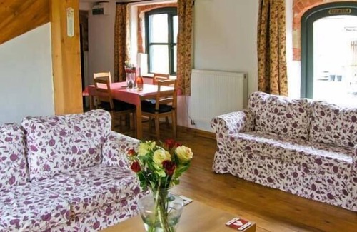 Ellesmere Cottage | CHESTNUT COTTAGE, pet friendly, with a garden in Ellesmere