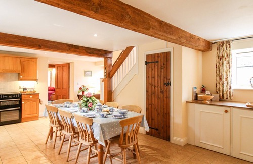 Littlebredy Cottage | CHESTNUT COTTAGE, RODDEN, pet friendly, with open fire in Abbotsbury