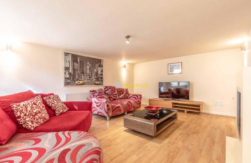 Maidenhead House | Chestnut Cottage - Stunning Countryside Views! PARKING, 4 BED, 3 BATHROOMS