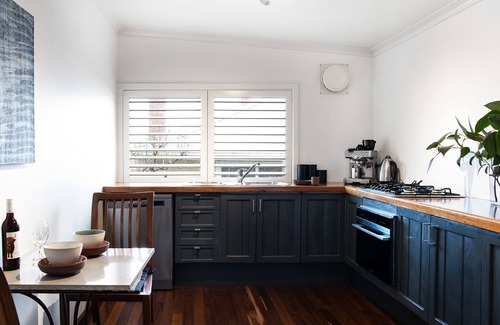 Daylesford Apartment | Chestnut Daylesford-Log fire place, spa bath and close to all of Daylesford's attractions