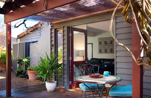 Daylesford Apartment | Chestnut Daylesford-Log fire place, spa bath and close to all of Daylesford's attractions