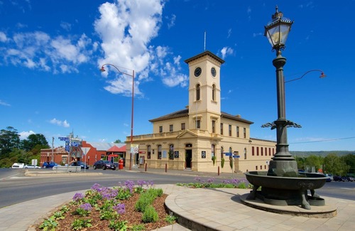 Daylesford Apartment | Chestnut Daylesford-Log fire place, spa bath and close to all of Daylesford's attractions