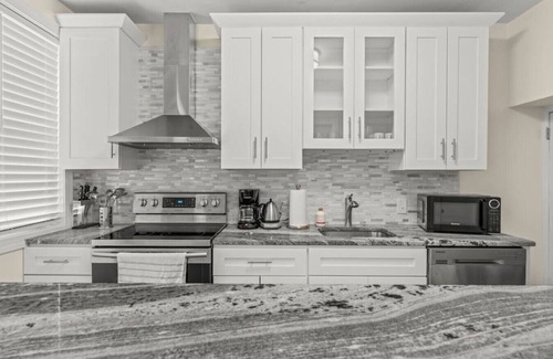Chestnut Hill House | Chestnut Hill | 2BR | Easy Parking