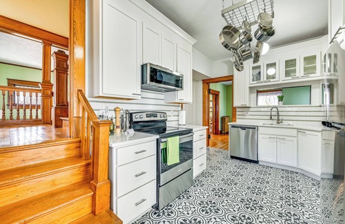 Atlantic House | 'Chestnut Hill' Vintage Farmhouse w/Deck & Yard