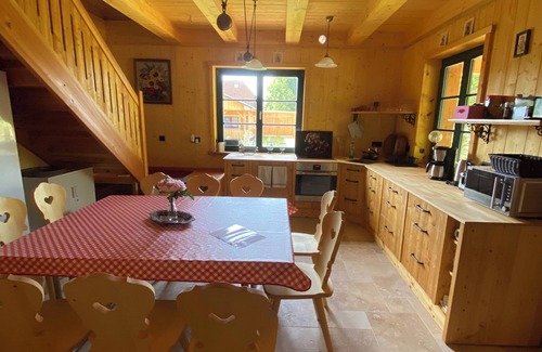 Blankenburg Cottage | Chestnut house by the lake near the Louvine for 12 guests with outdoor sauna and whirlpool