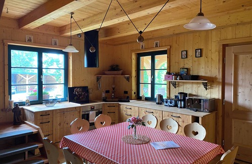 Blankenburg Cottage | Chestnut house by the lake near the Louvine for 12 guests with outdoor sauna and whirlpool