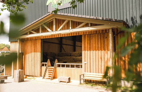 Niederberndorf House | Chestnut house