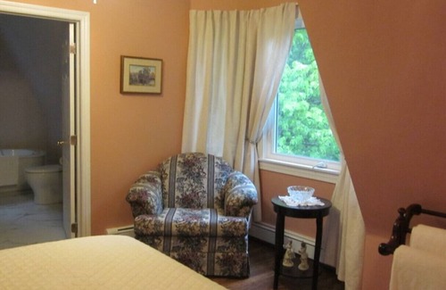Anne's Land Bed & Breakfast | Chestnut Lane Bed & Breakfast - The Rose Room